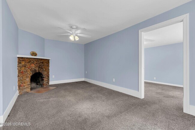 Building Photo - 1208 Pine Tree Way