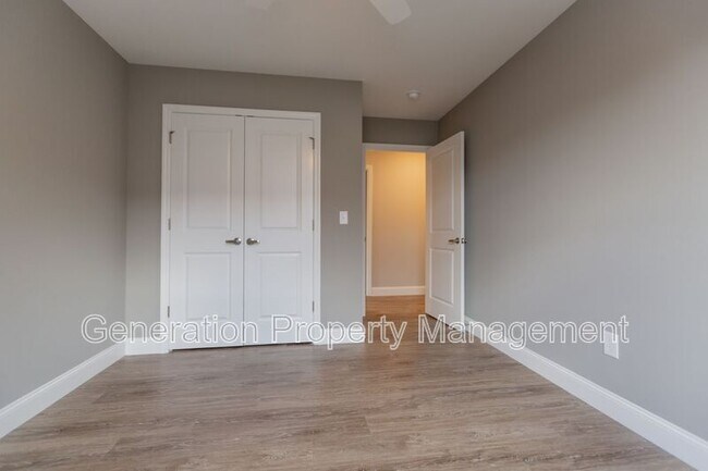 Building Photo - 590 Strong Ave