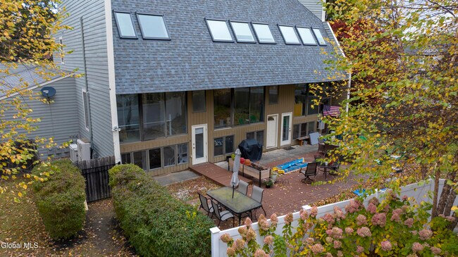 Building Photo - 28 White St