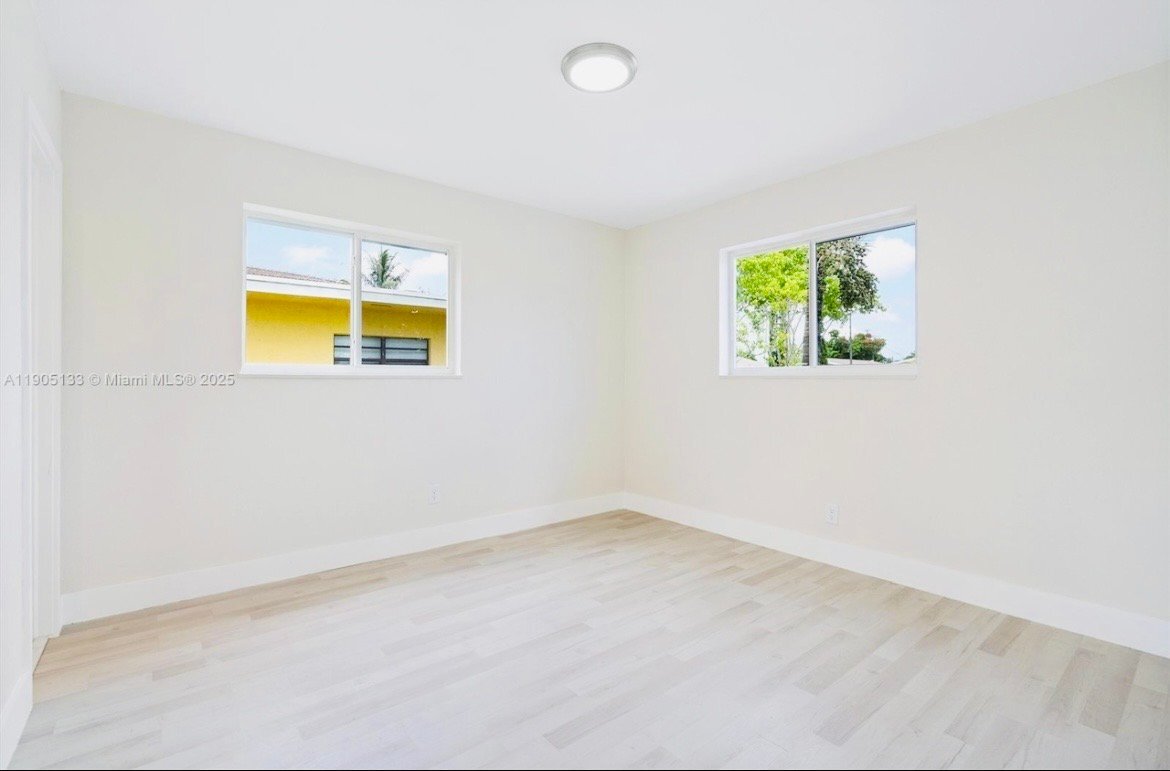 Building Photo - 4220 SW 21st St