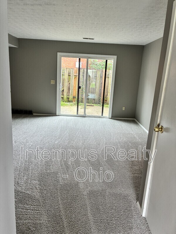 Building Photo - 21 King Arthur Ct