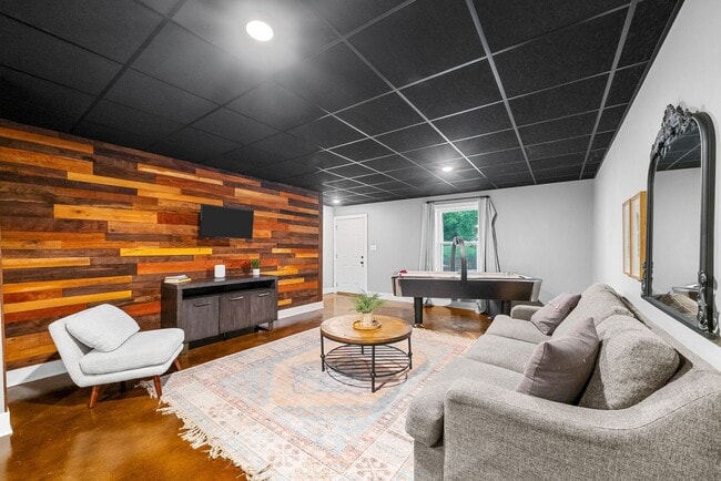 Building Photo - Large 3 Bedroom 3 1/2 Bath Condo For Rent ...