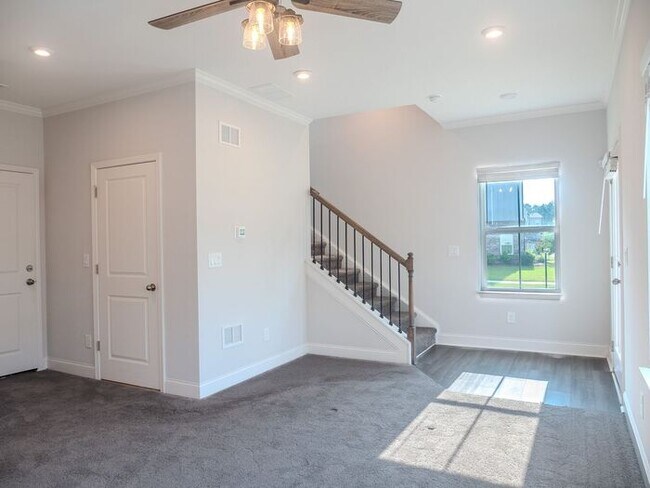 Building Photo - 625 Tiller Wy
