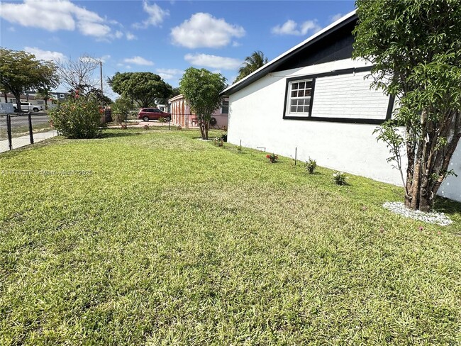 Building Photo - 20701 NW 34th Ct