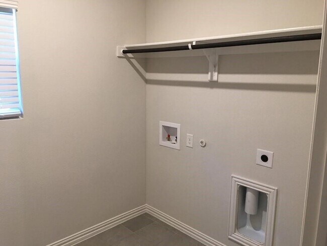 Building Photo - 10520 Katalpa Dr