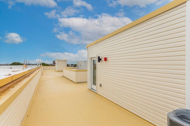 Building Photo - 1826 Frankford Ave