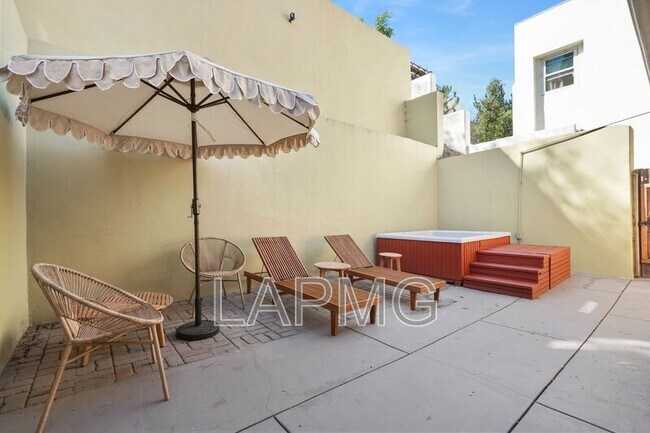Building Photo - 9842 Portola Dr