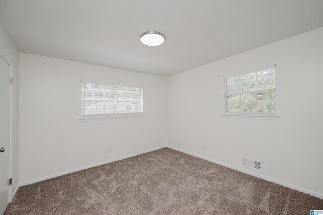 Building Photo - 1440 Hickory Ln