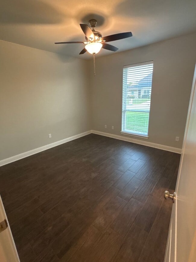 Building Photo - Beautiful South Tyler Rental in Royal Vista Estates!