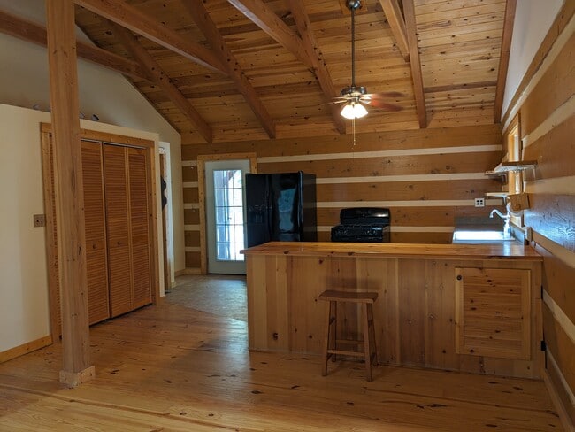 Building Photo - 1601 Bettinger Mountain Rd