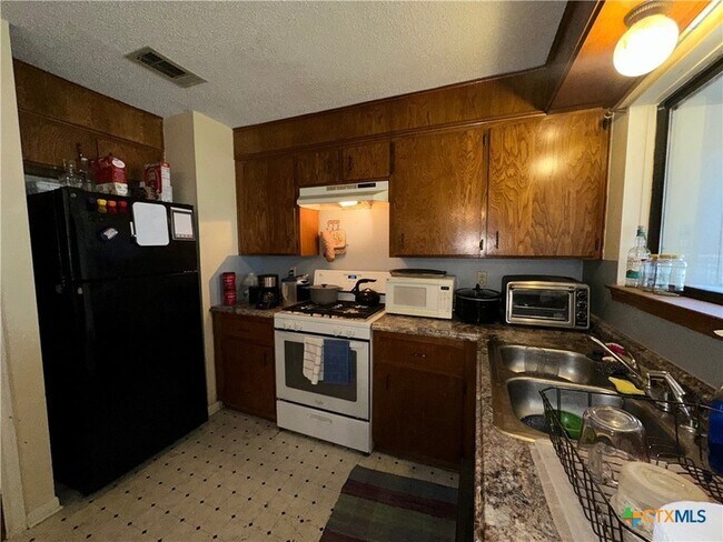 Building Photo - 1810 Gautier Ave