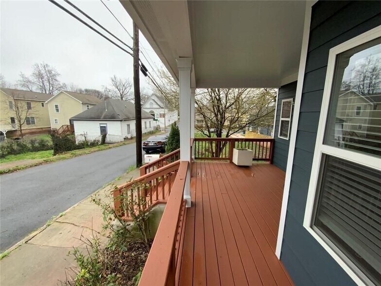 Building Photo - 294 SW Bass