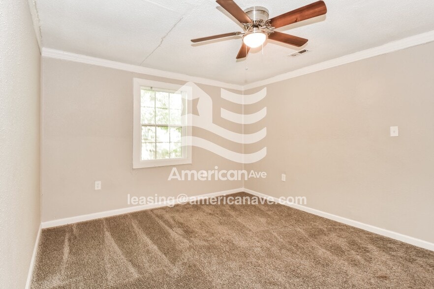 Building Photo - 7030 Sprott St