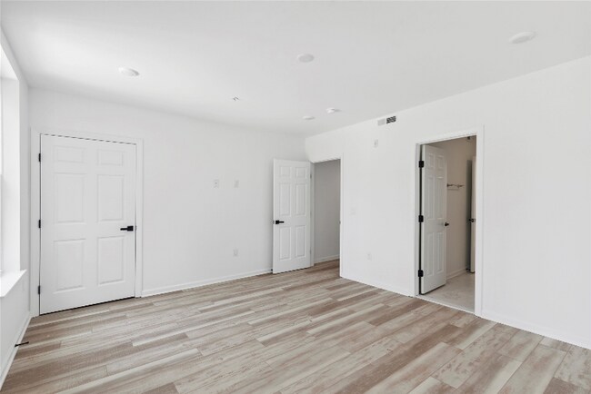 Building Photo - 890-892 N 42nd St