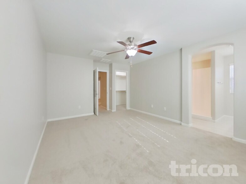 Building Photo - 12546 W Hummingbird Terrace