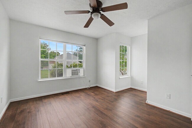 Building Photo - Beautiful home you won't want to miss!