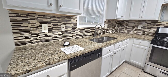 Building Photo - 610 James Ridge Dr