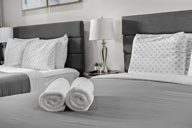 Building Photo - 601 Albany St