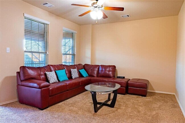 Building Photo - 333 Allerton Mews