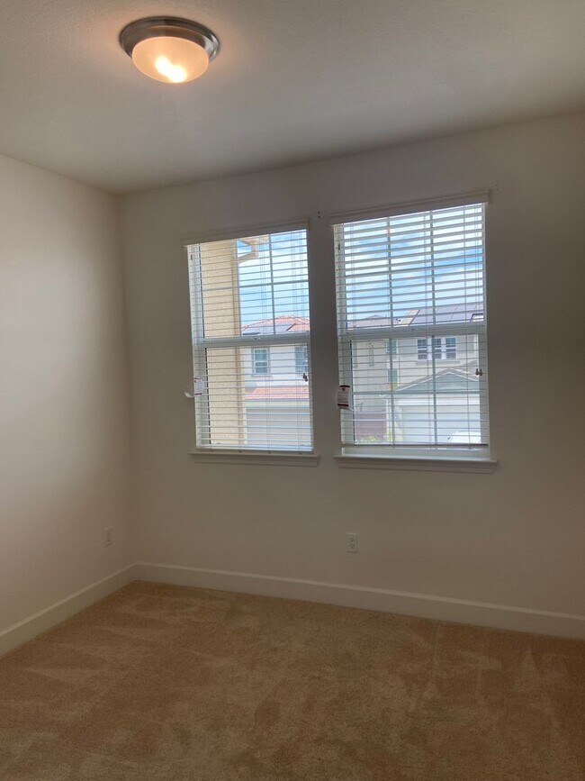 Building Photo - Folsom Ranch Community - 4 Bedroom, 2.5 Ba...