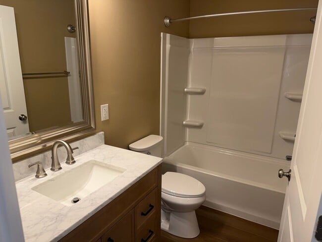 Building Photo - 3 Bedroom, 1 Bath , Oversized 2 Car Garage, Totally Remodeled