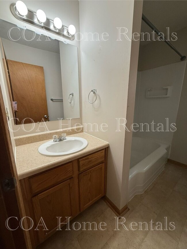 Building Photo - Great West Side Neighborhood