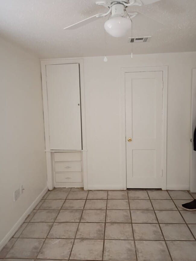 Building Photo - 3637 Teal Dr