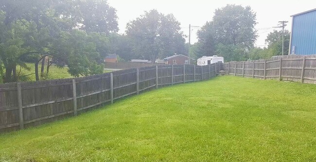 Building Photo - 3 Bedroom in Quiet Cul-De-Sac!
