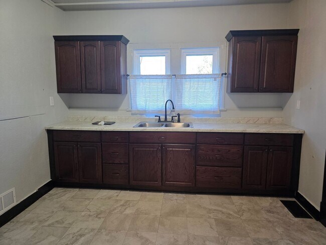 Building Photo - 3-Bedroom, 1-Bathroom Home with Basement – $1,195/Month - Accepting Section 8