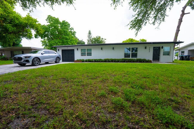 Building Photo - 2627 Ambergate Rd