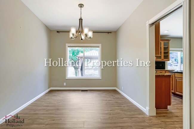 Building Photo - 16308 SW Timberland Dr