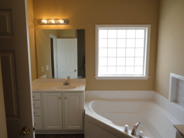 Building Photo - 6605 Springfield Village Ln