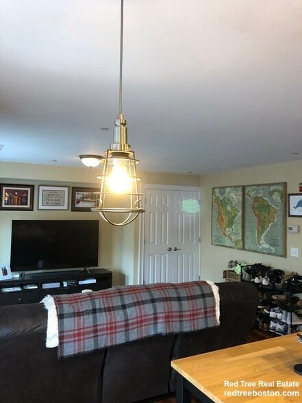 Building Photo - 341 W Broadway