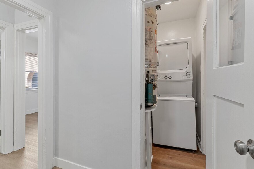 Building Photo - 1109 Loma Ave