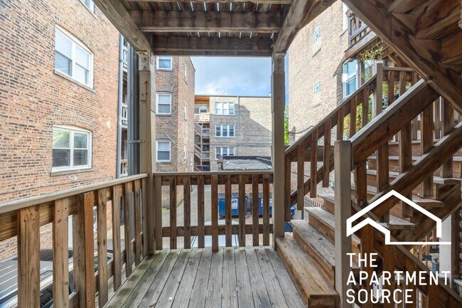 Building Photo - 6304 N Oakley Ave