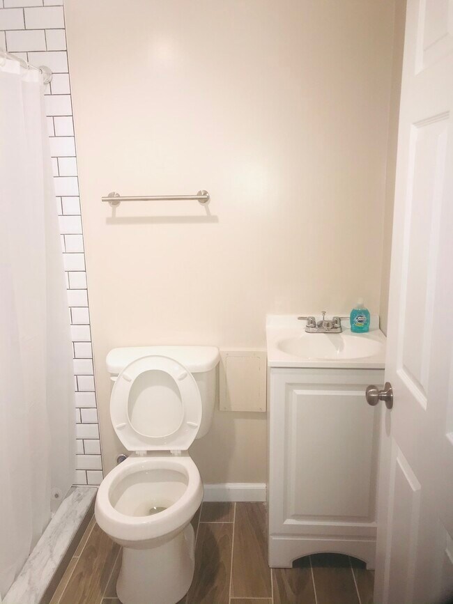 Building Photo - 2649 Wentworth Road, Unit 3