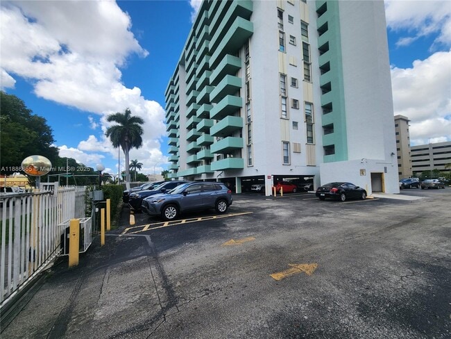 Building Photo - 1825 W 44th Pl