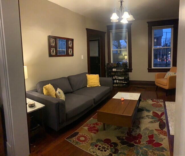 Building Photo - 425 W 3rd Ave