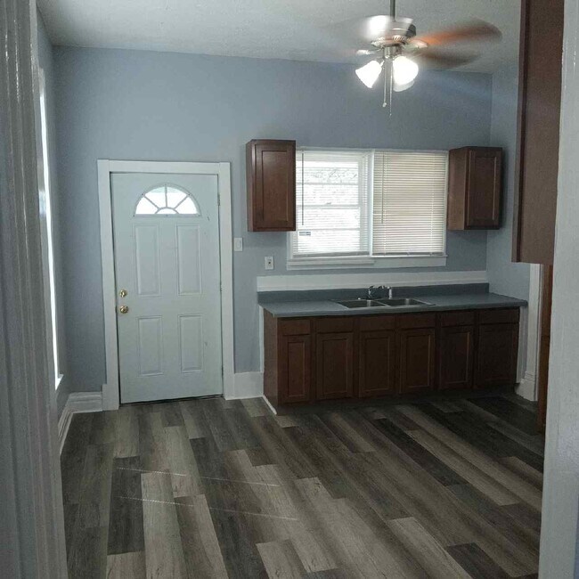 Building Photo - 2208 Garland Ave