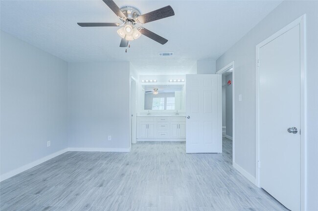 Building Photo - 2714 Flintrock Cir