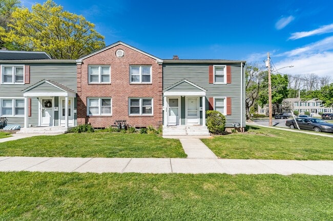 Building Photo - West Gate Townhomes