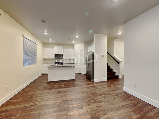 Building Photo - 1053 Woodsome Ave