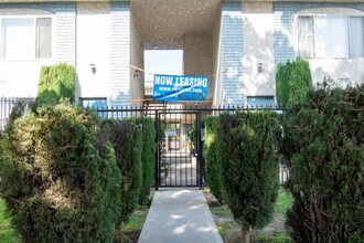 Building Photo - 1213 Venice Blvd