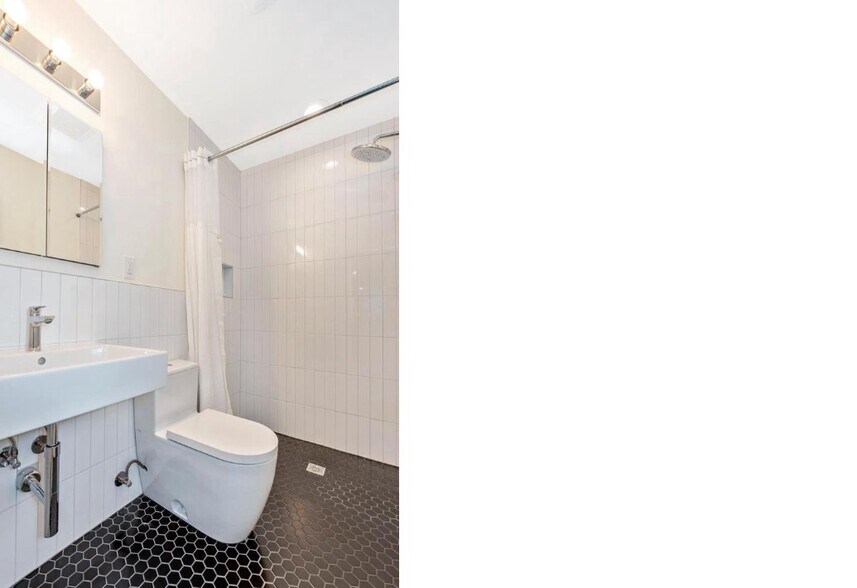 Building Photo - 10619 Montrose Ave