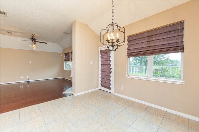 Building Photo - 2201 Signal Hill Dr