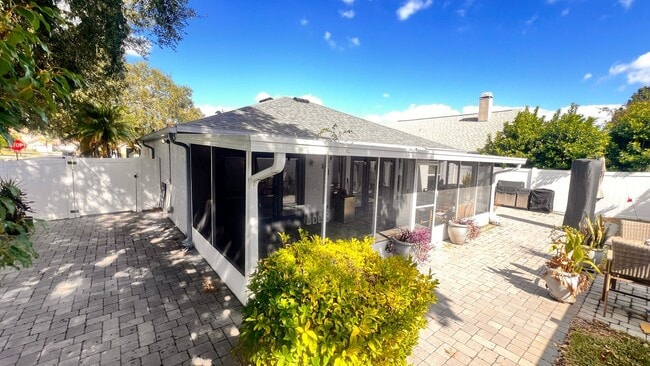 Building Photo - The Heart of Maitland: 3BD/2BA Home That F...