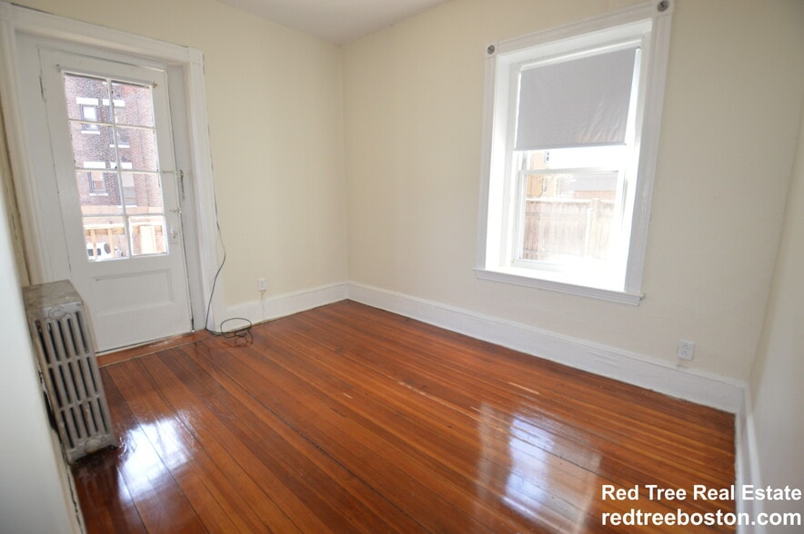 Building Photo - 1595 Beacon St