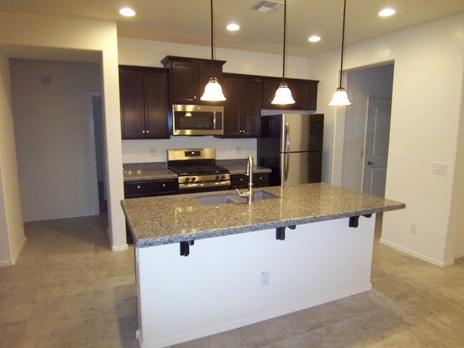 Building Photo - Gilbe Single Story 4 Bedroom