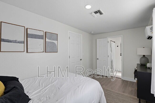 Building Photo - 436 S Oregon St