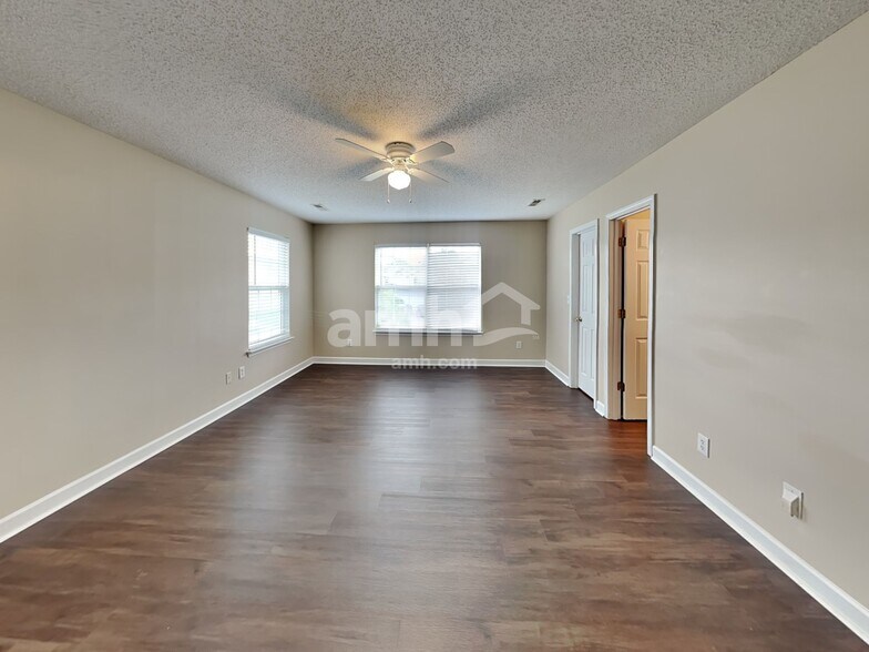 Building Photo - 14012 Sobeck Ln